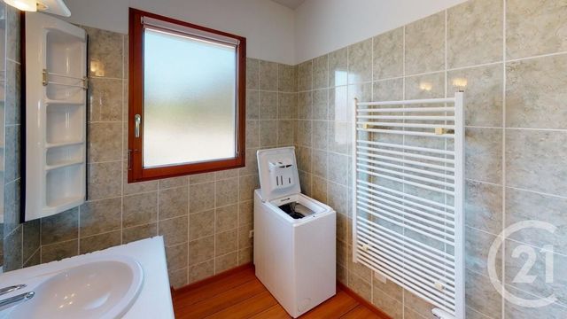 Afficher la photo en grand Appartement F3 à vendre - 3 pièces - 63.0 m2 - LA LONDE LES MAURES - 83 - PROVENCE-ALPES-COTE-D-AZUR - Century 21 Agence Bordenave