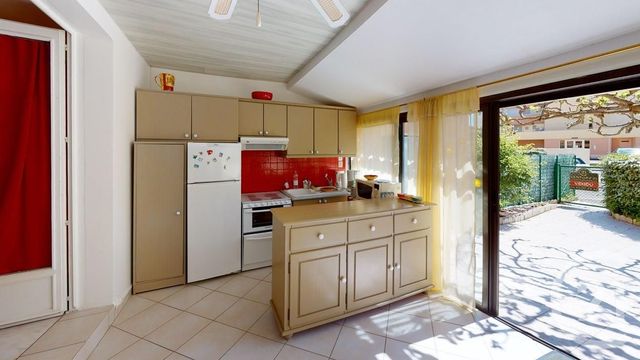 Afficher la photo en grand Appartement F3 à vendre - 3 pièces - 45.0 m2 - LA LONDE LES MAURES - 83 - PROVENCE-ALPES-COTE-D-AZUR - Century 21 Agence Bordenave