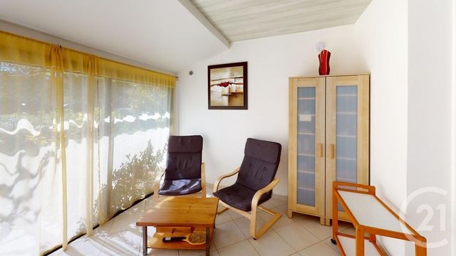 Afficher la photo en grand Appartement F3 à vendre - 3 pièces - 45.0 m2 - LA LONDE LES MAURES - 83 - PROVENCE-ALPES-COTE-D-AZUR - Century 21 Agence Bordenave