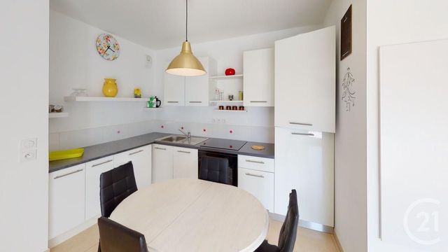 Afficher la photo en grand Appartement F3 à vendre - 3 pièces - 59.0 m2 - LA LONDE LES MAURES - 83 - PROVENCE-ALPES-COTE-D-AZUR - Century 21 Agence Bordenave