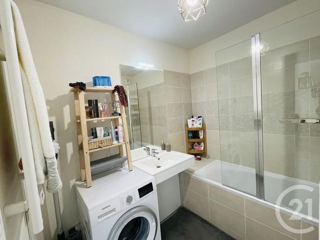 Afficher la photo en grand Appartement F2 à vendre - 2 pièces - 36.67 m2 - LA LONDE LES MAURES - 83 - PROVENCE-ALPES-COTE-D-AZUR - Century 21 Agence Bordenave