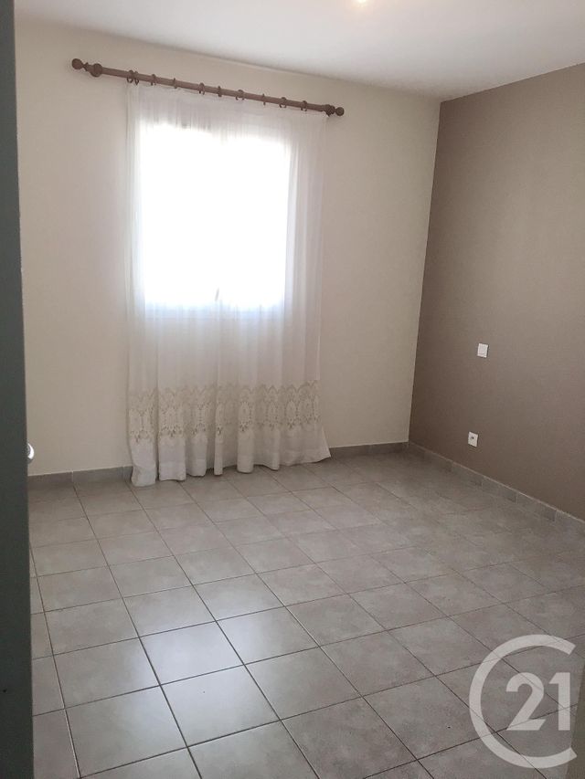 Afficher la photo en grand Appartement F3 à vendre - 3 pièces - 71.0 m2 - LA LONDE LES MAURES - 83 - PROVENCE-ALPES-COTE-D-AZUR - Century 21 Agence Bordenave