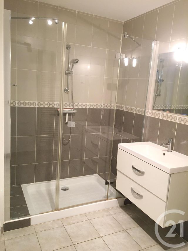 Afficher la photo en grand Appartement F3 à vendre - 3 pièces - 71.0 m2 - LA LONDE LES MAURES - 83 - PROVENCE-ALPES-COTE-D-AZUR - Century 21 Agence Bordenave