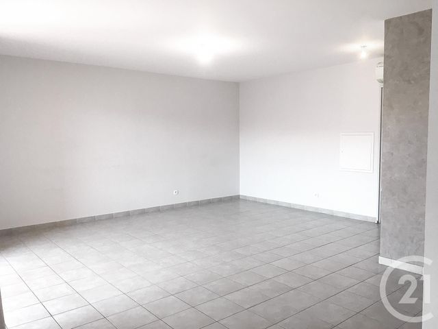 Afficher la photo en grand Appartement F3 à vendre - 3 pièces - 71.0 m2 - LA LONDE LES MAURES - 83 - PROVENCE-ALPES-COTE-D-AZUR - Century 21 Agence Bordenave