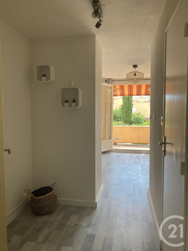 Afficher la photo en grand Studio Cabine à vendre - 1 pièce - 17.0 m2 - LA LONDE LES MAURES - 83 - PROVENCE-ALPES-COTE-D-AZUR - Century 21 Agence Bordenave