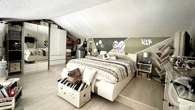 Appartement F5 à vendre - 5 pièces - 80.64 m2 - LA LONDE LES MAURES - 83 - PROVENCE-ALPES-COTE-D-AZUR - Century 21 Agence Bordenave